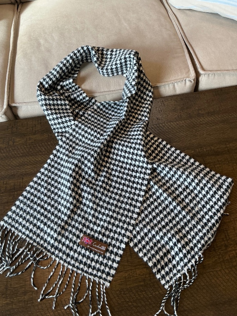 Black and white cashmere scarf